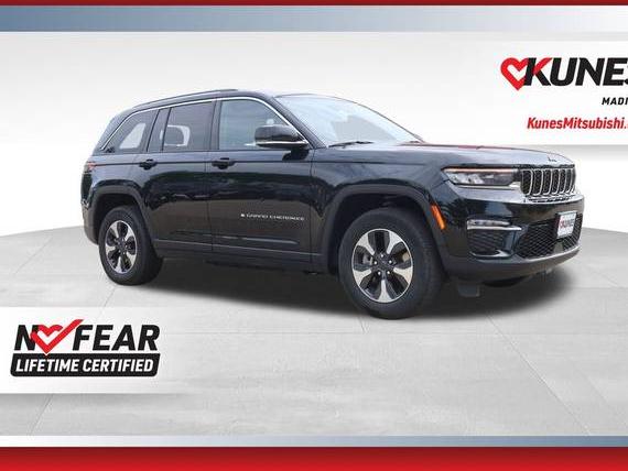 JEEP GRAND CHEROKEE 2023 1C4RJYB62PC649358 image